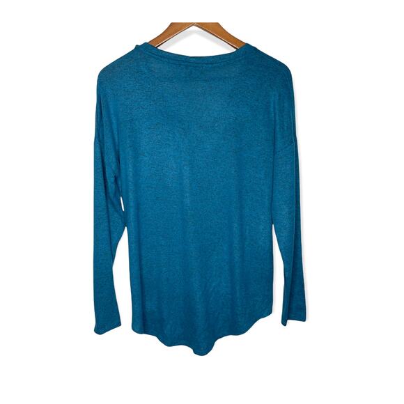 Olivia Sky Blue V Neck knit top Size Small - Picture 4 of 4